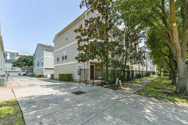 Foto del edificio - 1289 W 17th St