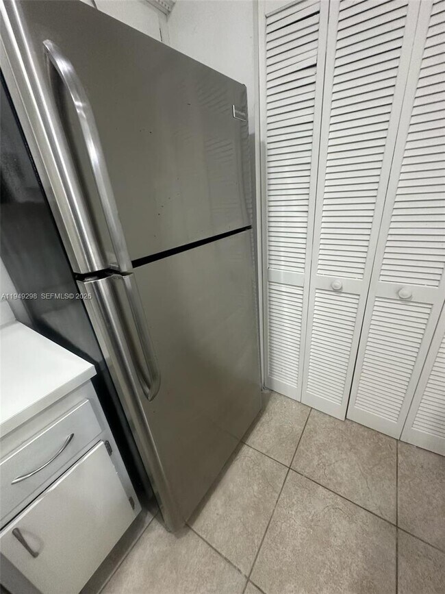 Foto del edificio - 1802 Waterview Cir