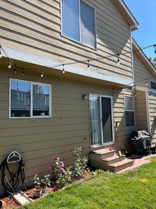 Foto del edificio - 3 bed 2.5 bath house  beside Bear Creek Pa...
