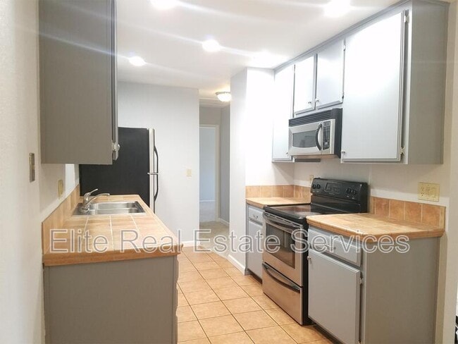 Foto del edificio - 1013 S Sunshine Ave