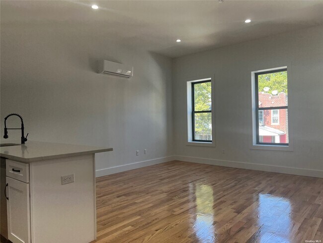 Building Photo - 172 Herzl St