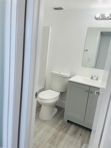 Foto del edificio - 21905 Lake Forest Cir
