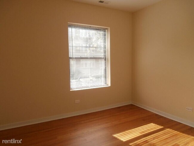 Foto del edificio - 2450 W Albion Ave