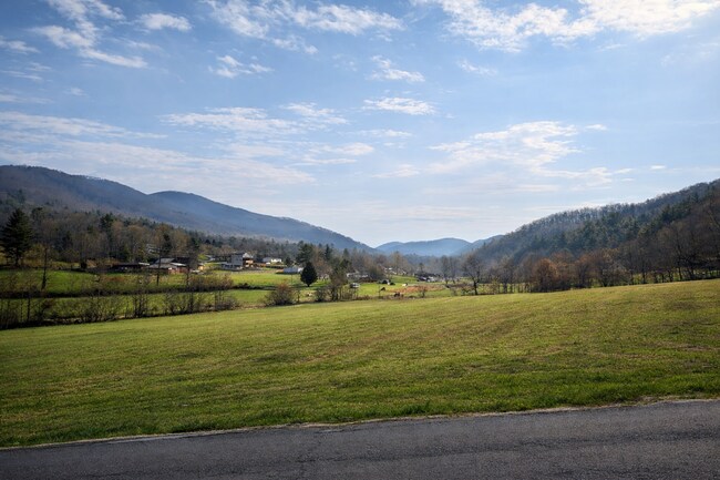 Foto del edificio - Fairview Rental! - Two Occupants Max