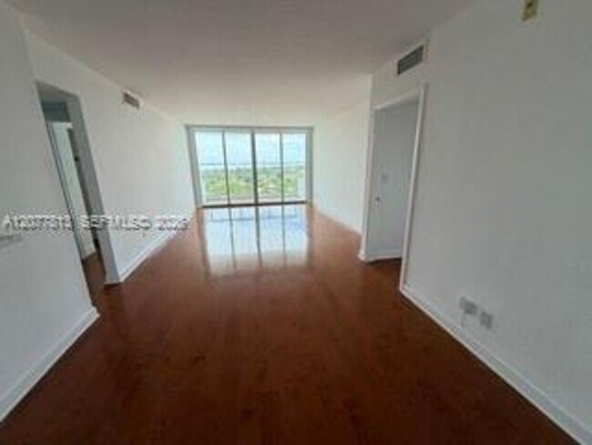 Building Photo - 5600 Collins Ave