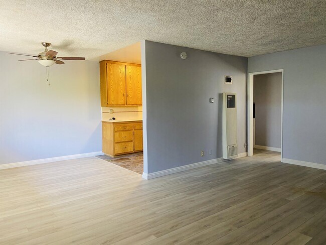 Building Photo - 3204 2nd St