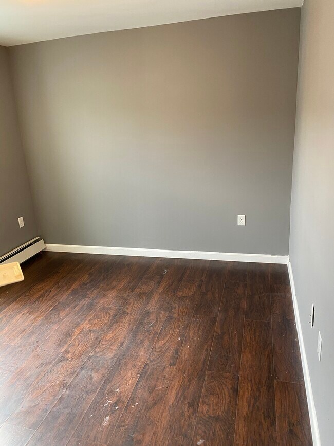 Building Photo - 47 Allen Street, Unit 3