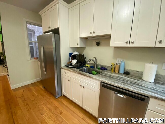 Building Photo - 52 Guild St