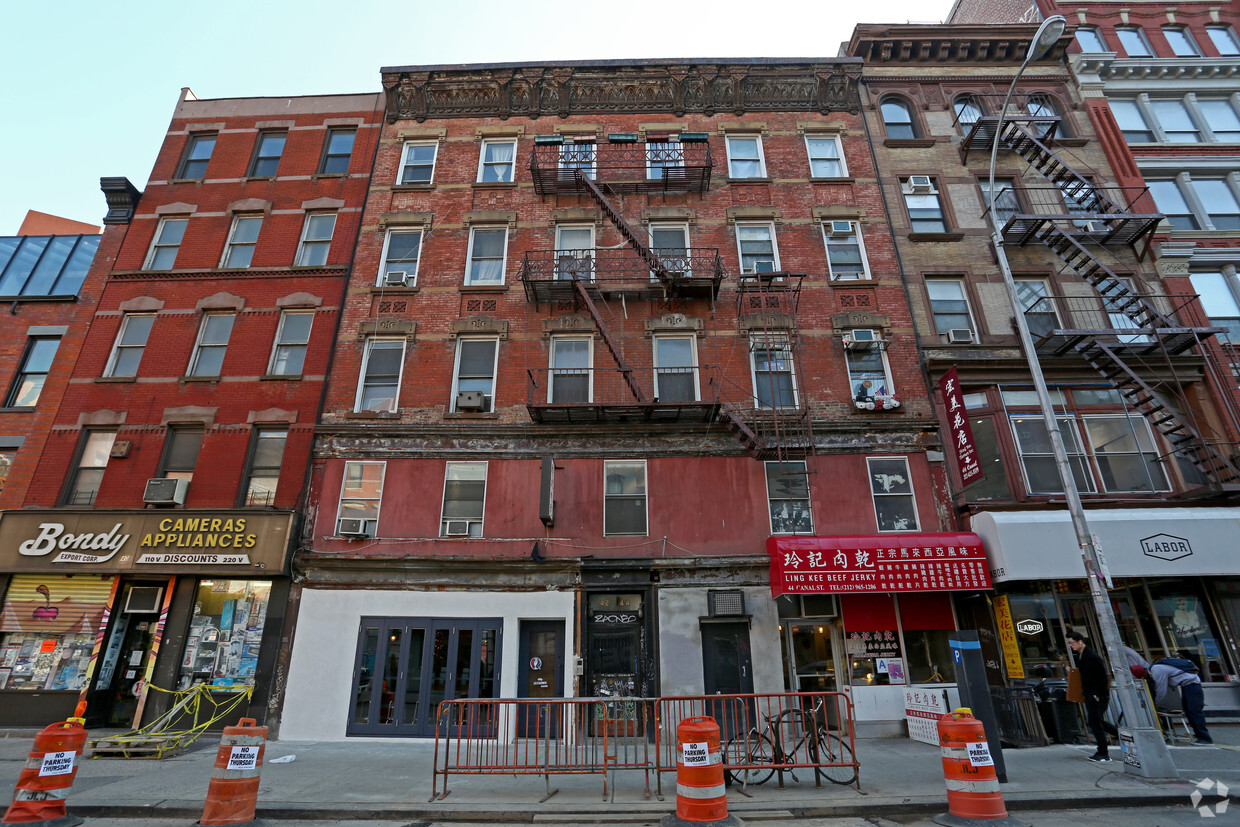 Building Photo - 42-44 Canal St