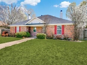 Building Photo - 980 Meadow Cir S