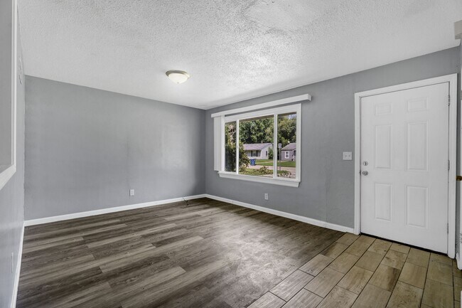 Building Photo - 9713 Dennis Dr