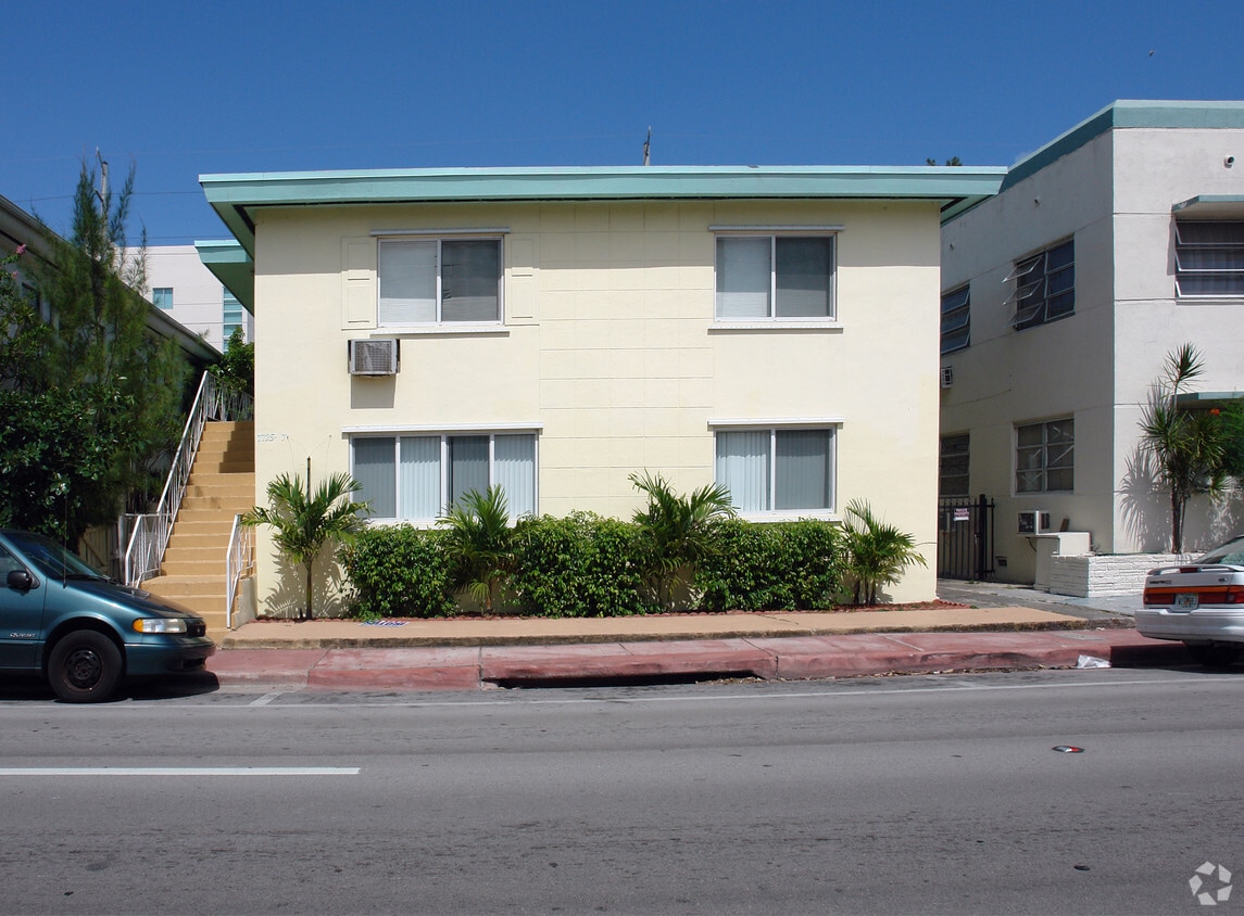 Primary Photo - 7725-7727 Harding Ave