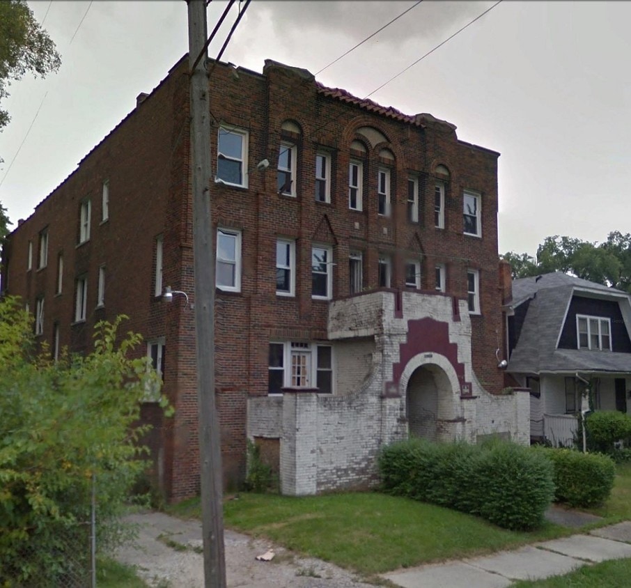 Building Photo - 2297 W Buena Vista St