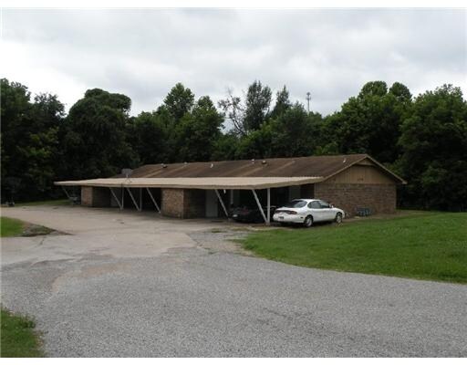 Cochera - 219-221 Brook Lynn Dr