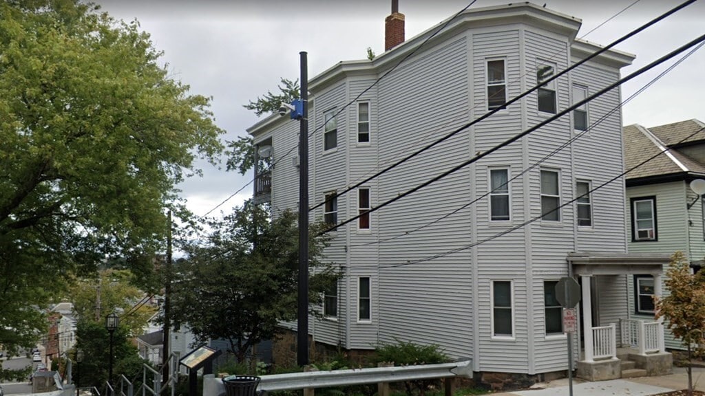 106 Grove St Unit 1, Chelsea, MA 02150 Room for Rent in Chelsea, MA