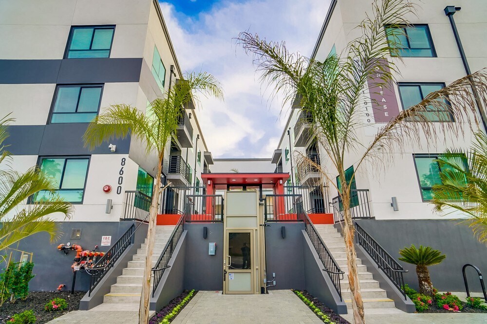 Foto principal - 8600 Glenoaks Blvd