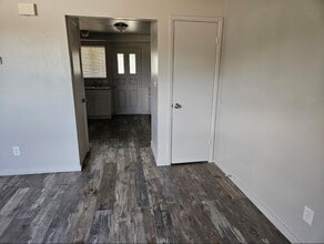 Building Photo - 50 S 200 W