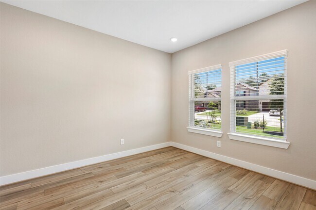 Building Photo - 2013 Woodland Pine Ct