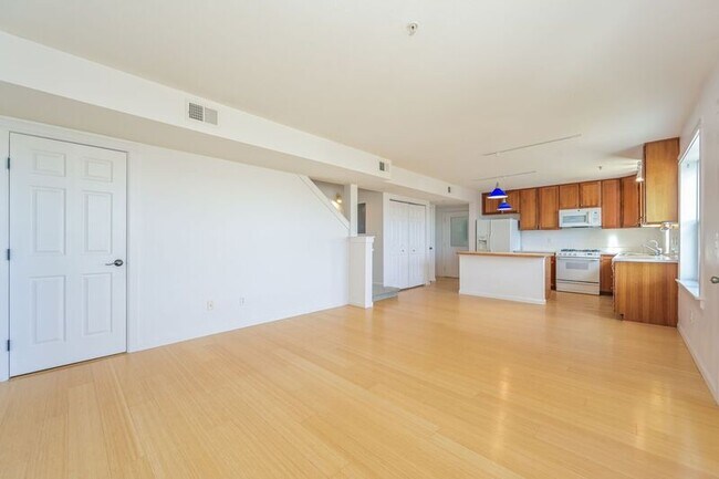 Building Photo - 1575 Zamia Ave