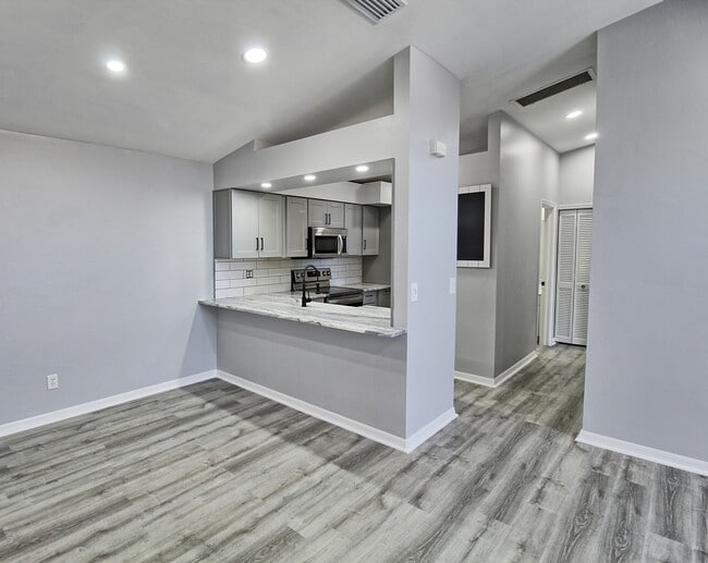 Building Photo - 13247 Whitehaven Ln