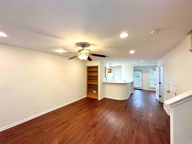 Foto del edificio - 6900 E Riverside Dr