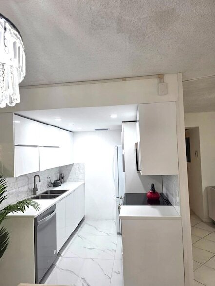 Building Photo - 3028 Harwood D