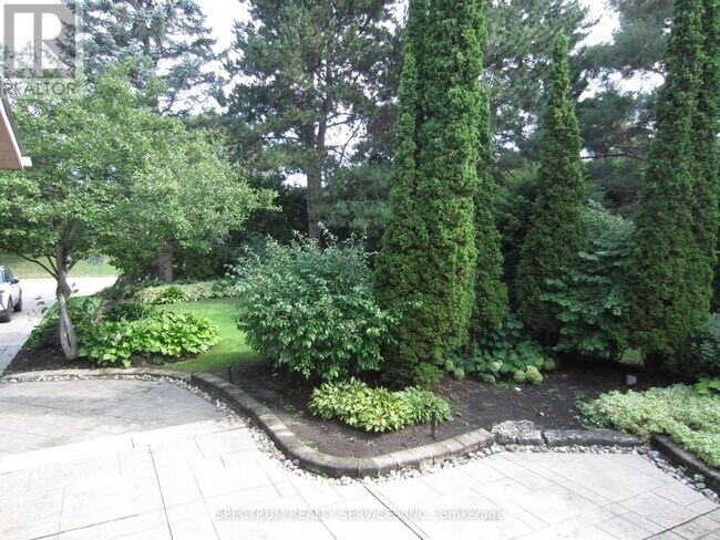 Photo du bâtiment - 135 Hayhoe Ave