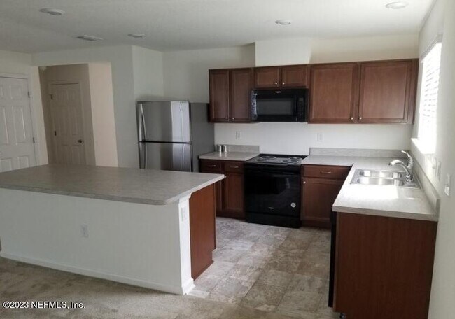 Building Photo - 6530 Sandler Lks Dr