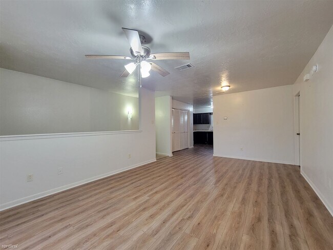 Foto del edificio - 2 br, 2 bath 4plex - 409 Summer Ct B