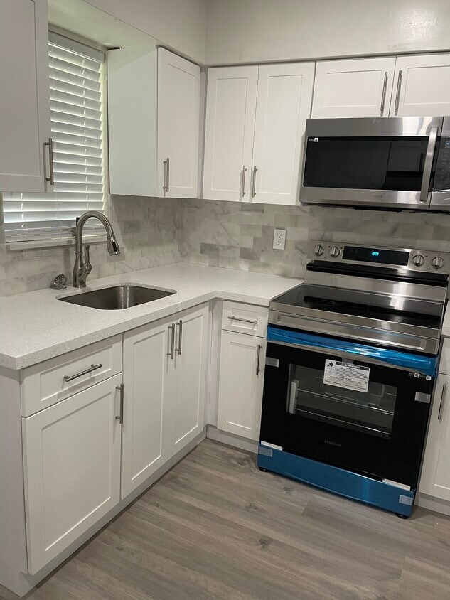 Foto principal - 210 NE 146th St