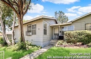 Building Photo - 2000 W Mistletoe Ave