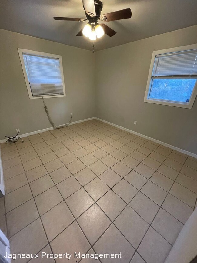 Building Photo - 3 br, 1 bath House - 1608 Clover Dr