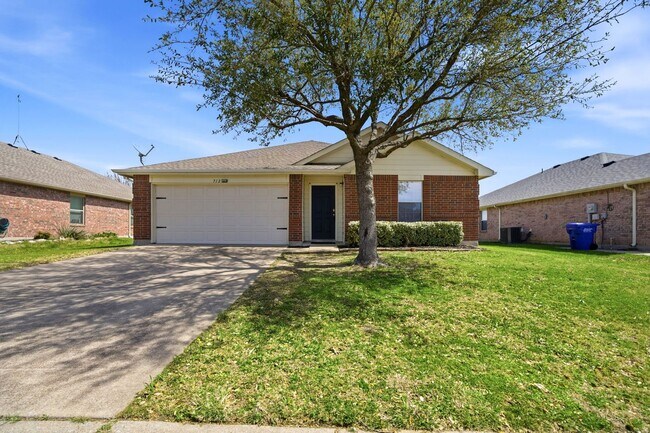 Foto del edificio - Easy Living with Wood Floors & Fireplace – Royse City, TX