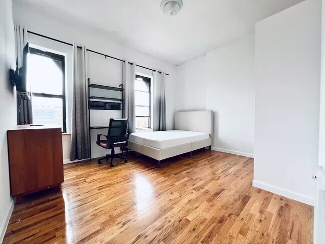 Foto del edificio - Furnished room/NOT APARTMENT