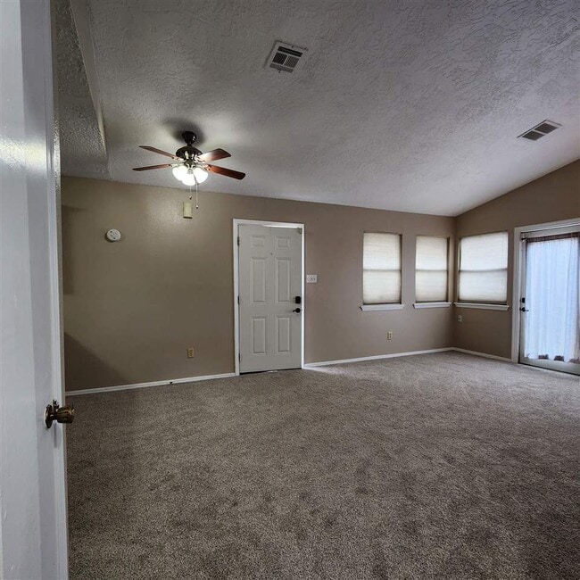 Building Photo - 68101 NW Willow Springs Dr