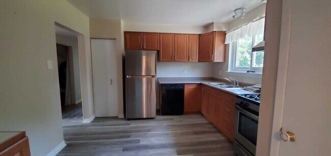 Building Photo - 15 Burnham Crescent