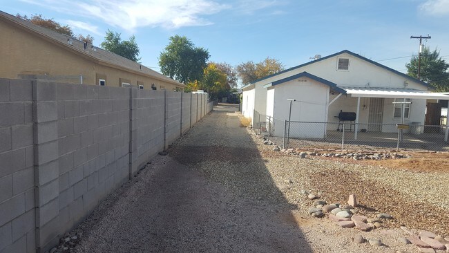 Building Photo - 229 N Palm St