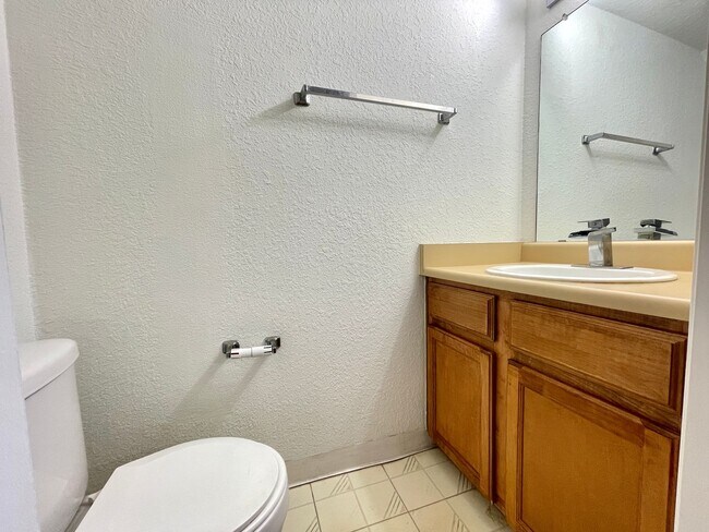 Foto del edificio - Cozy 2 Bedroom 2.5 Bathroom In The Heart of ABQ!