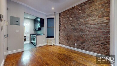 Building Photo - 382 E 10th St