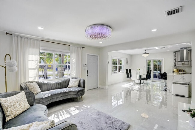 Building Photo - 1129 NE 2nd Ave