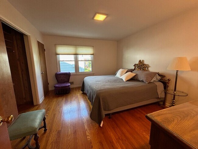 Foto del edificio - Fully Furnished, Turn Key Lake Front Home ...