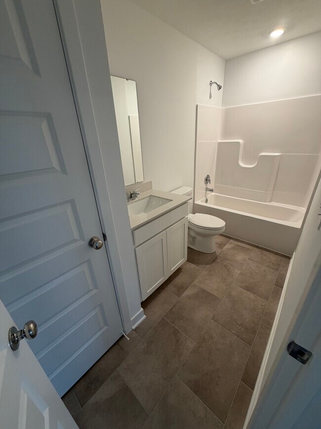Foto del edificio - 827 Norfolk Ln