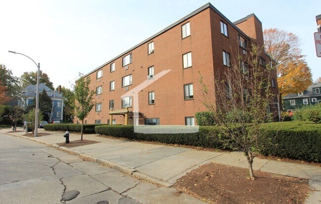 Photo - 2Br/1Bth near Coolidge Corner. Walk to Green Line. Laundry in building House