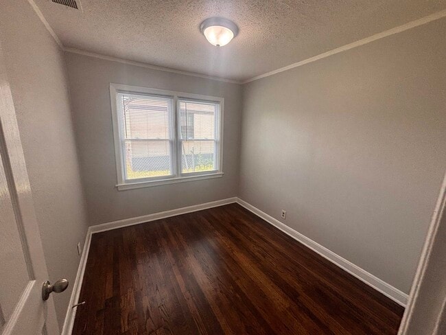 Building Photo - 2269 Longstreet Dr