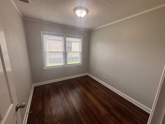 Foto del edificio - 2269 Longstreet Dr