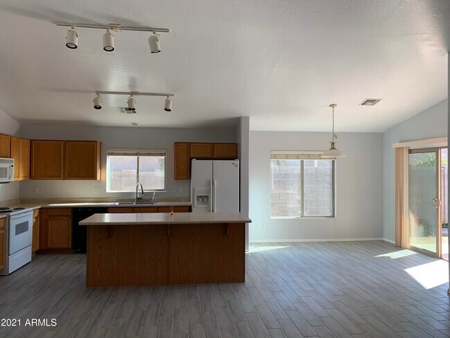 Foto del edificio - 14938 N 172nd Dr