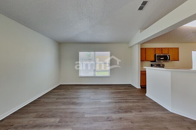 Foto del edificio - 3011 Valkyrie Rd