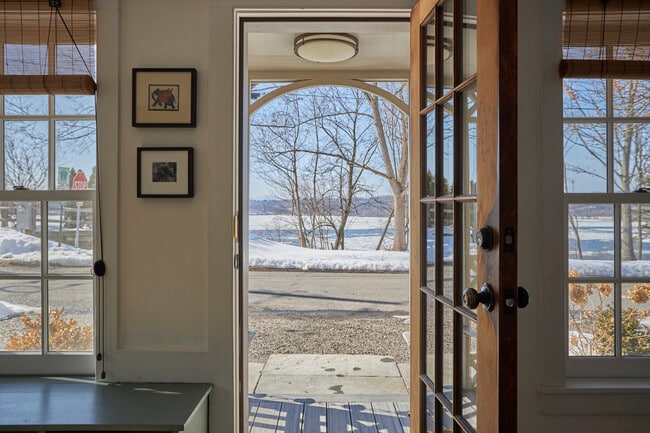 Building Photo - 41 Grinnell St