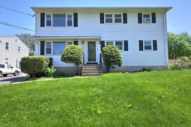 Foto del edificio - 23 Gilbert Ln