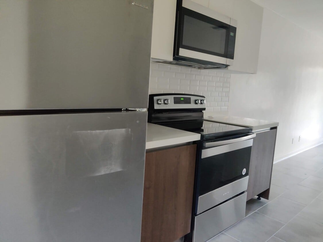 Primary Photo - 4905 N Flagler Dr